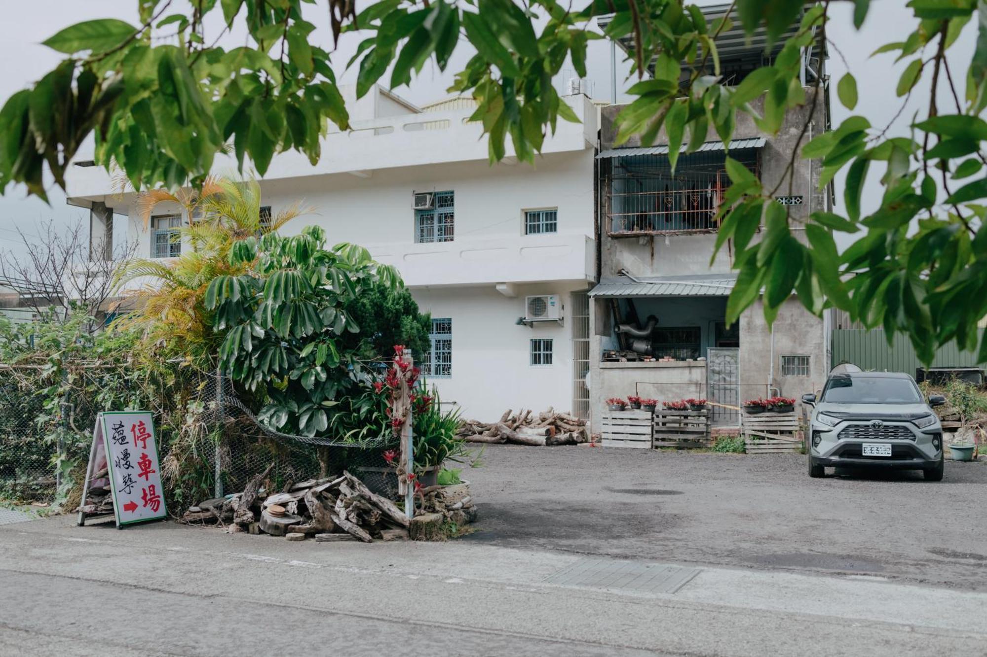 蘊慢築 茶花藝主題民宿 Yun Man Zhu Homestay Gongguan Exterior photo